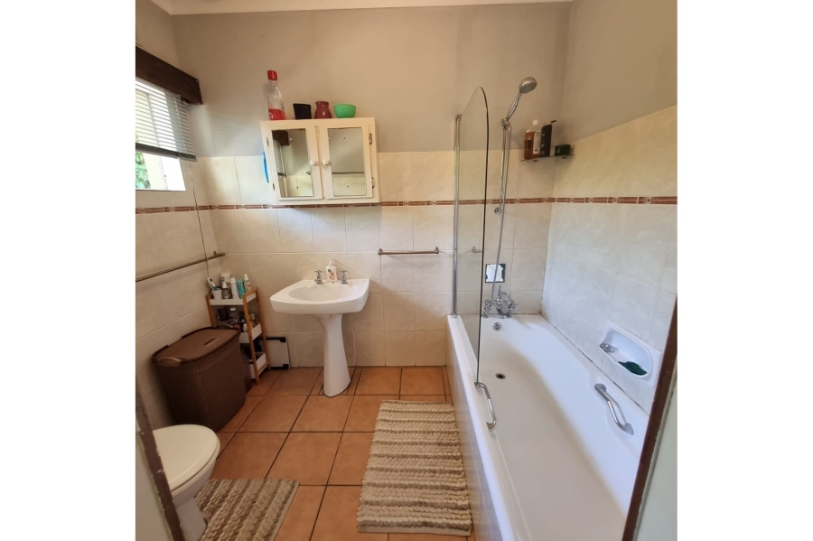 To Let 4 Bedroom Property for Rent in Beacon Bay Eastern Cape